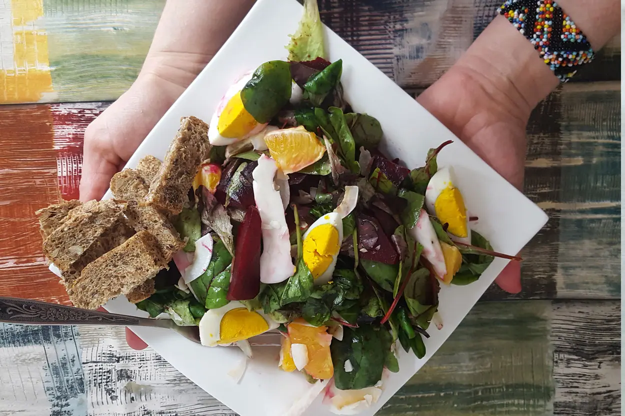 Salata-baby mix sa kozijim sirom