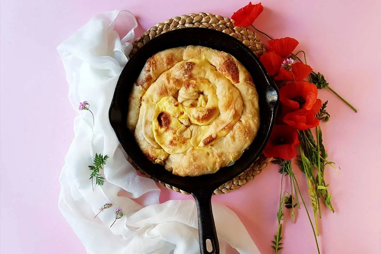 Pita sa domaćim korama od  3 sastojka